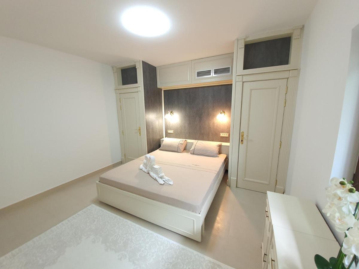 Clive Apartments Cattaro Esterno foto