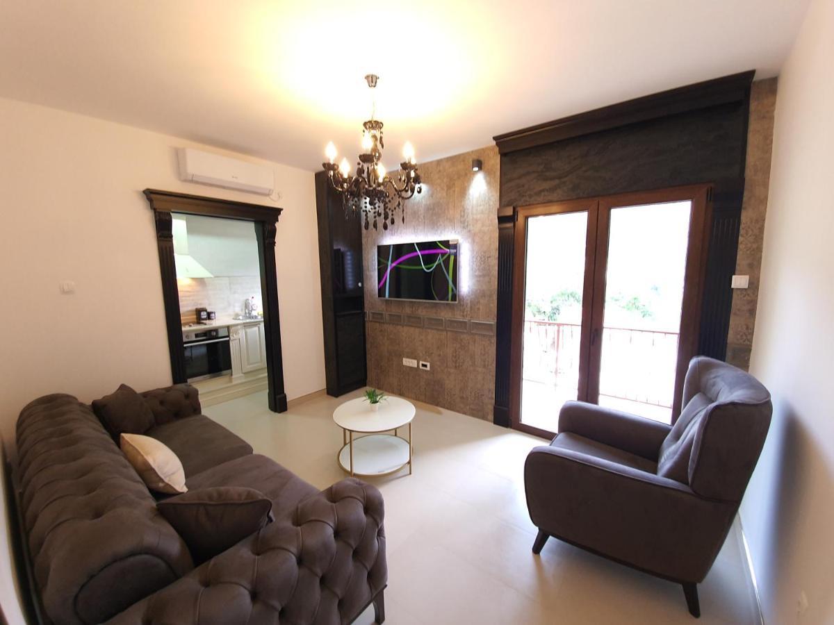Clive Apartments Cattaro Esterno foto